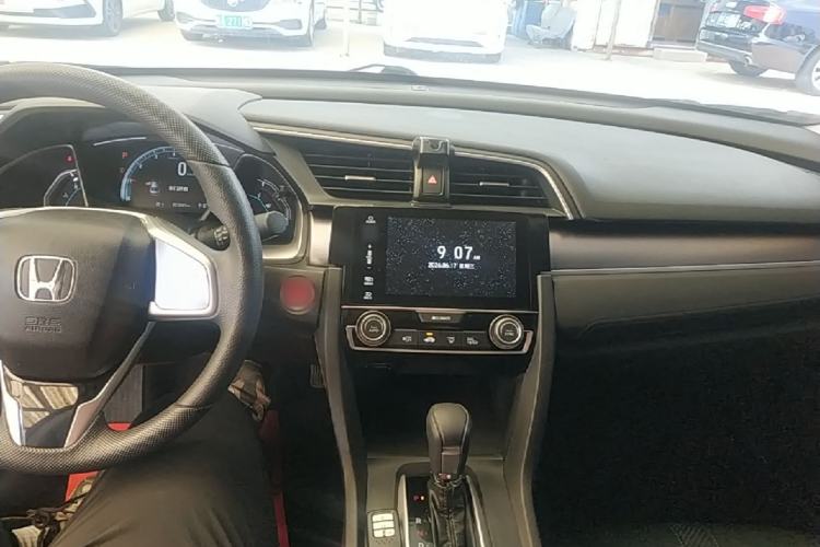 Used Honda Civic 2016 220TURBO CVT Luxury Edition Center Console