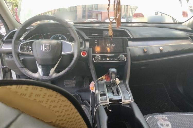 Used Honda Civic 2016 220TURBO CVT Luxury Edition Center Console