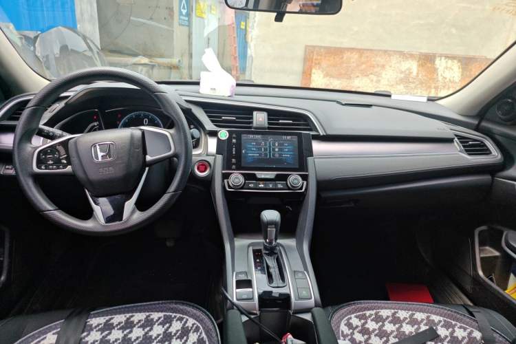 Used Honda Civic 2016 220TURBO CVT Luxury Edition Center Console