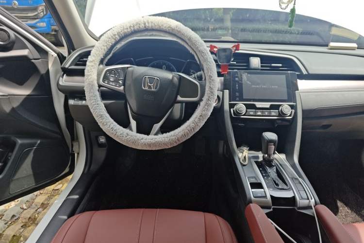 Used Honda Civic 2016 220TURBO CVT Luxury Edition Center Console