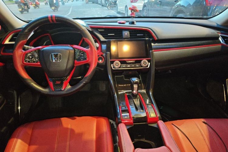 Used Honda Civic 2016 220TURBO CVT Luxury Edition Center Console