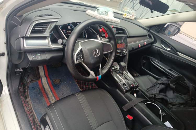 Used Honda Civic 2016 220TURBO CVT Luxury Edition Center Console