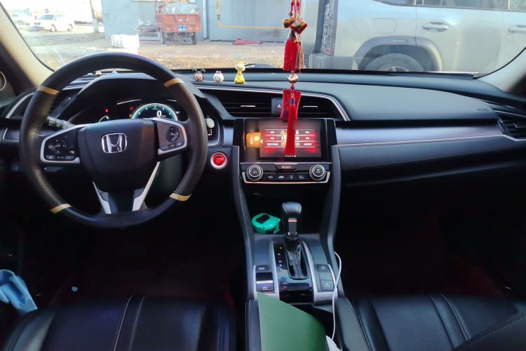 Used Honda Civic 2016 220TURBO CVT Luxury Edition Center Console
