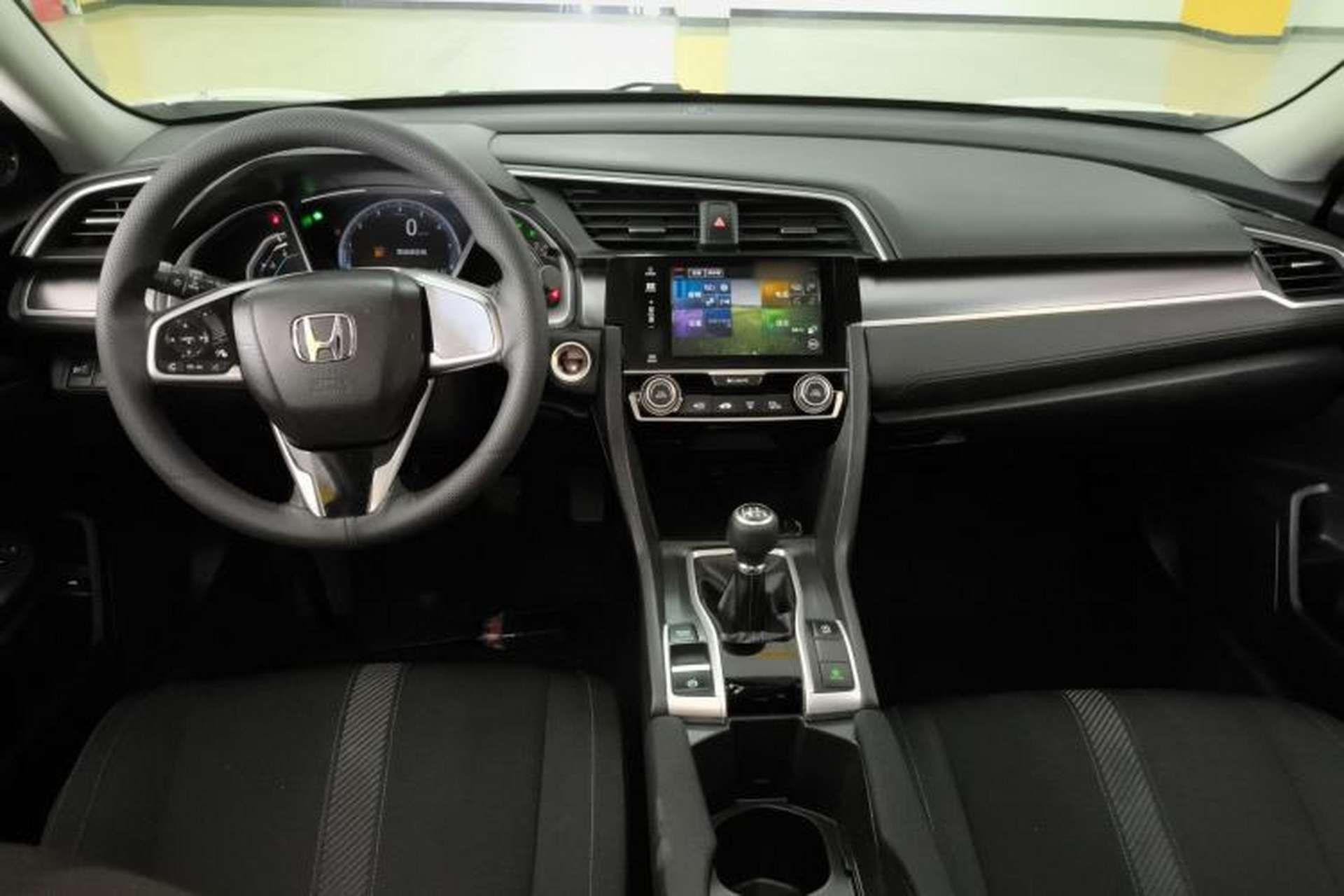 Used Honda Civic 2016 220TURBO Manual Luxury Edition Center Console