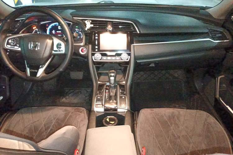 Used Honda Civic 2016 220TURBO CVT Luxury Edition Center Console