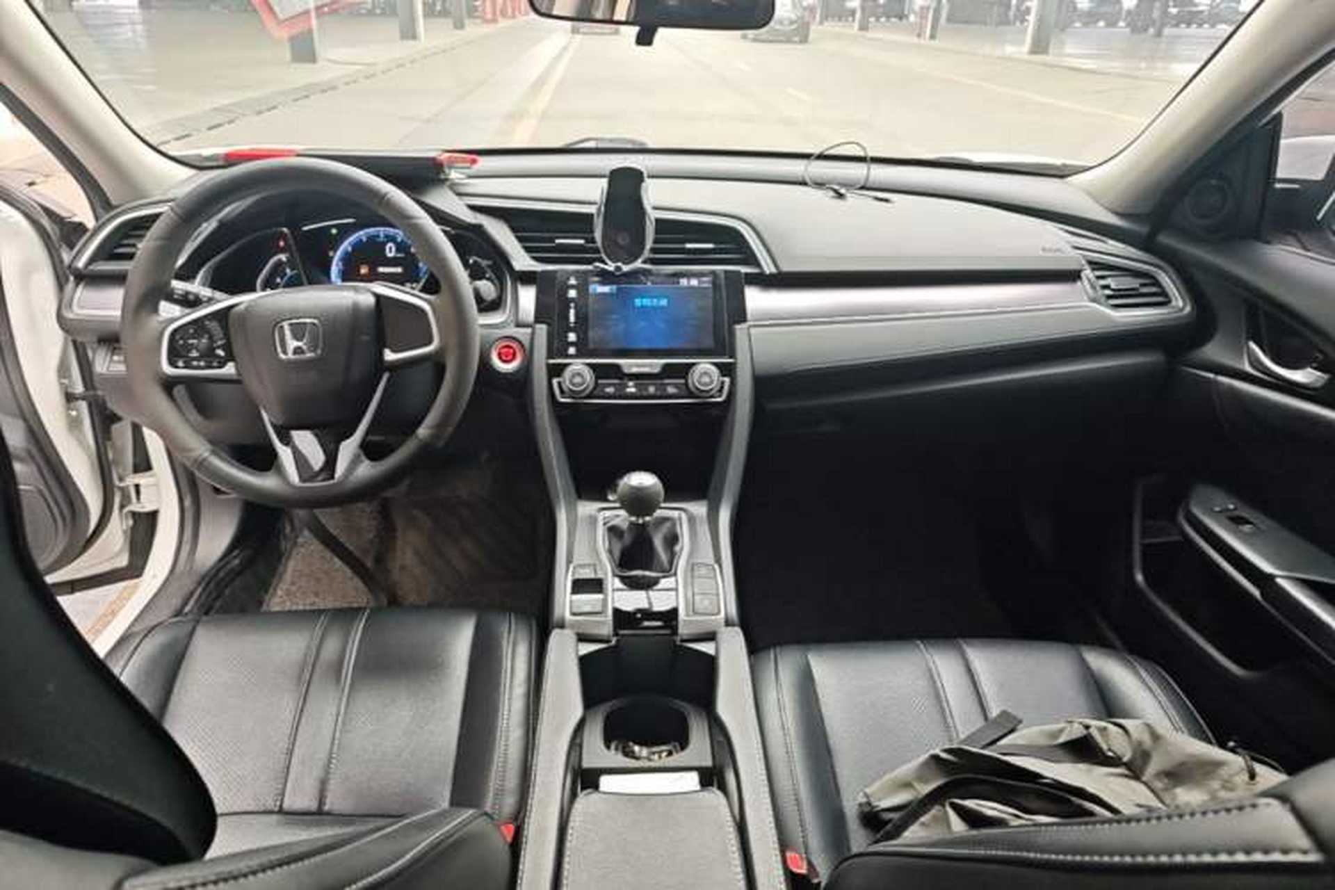 Used Honda Civic 2016 220TURBO Manual Luxury Edition Center Console