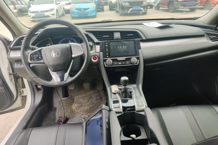 Used Honda Civic 2016 220TURBO Manual Luxury Edition Center Console