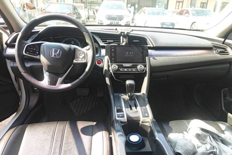 Used Honda Civic 2016 220TURBO CVT Luxury Edition Center Console