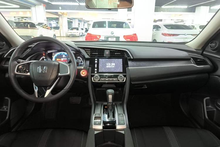 Used Honda Civic 2016 220TURBO CVT Luxury Edition Center Console
