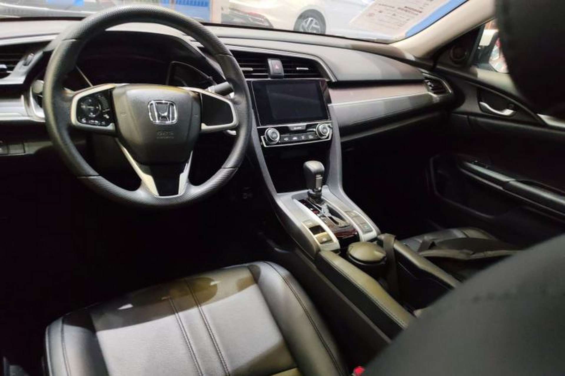 Used Honda Civic 2016 220TURBO CVT Luxury Edition Center Console