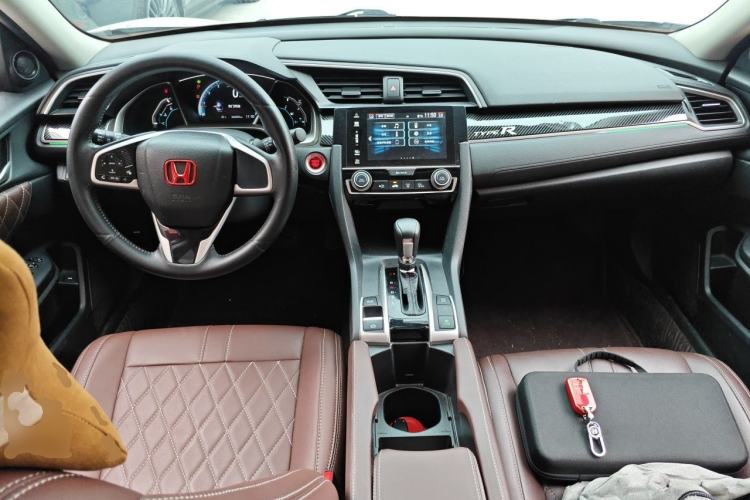 Used Honda Civic 2016 220TURBO CVT Luxury Edition Center Console