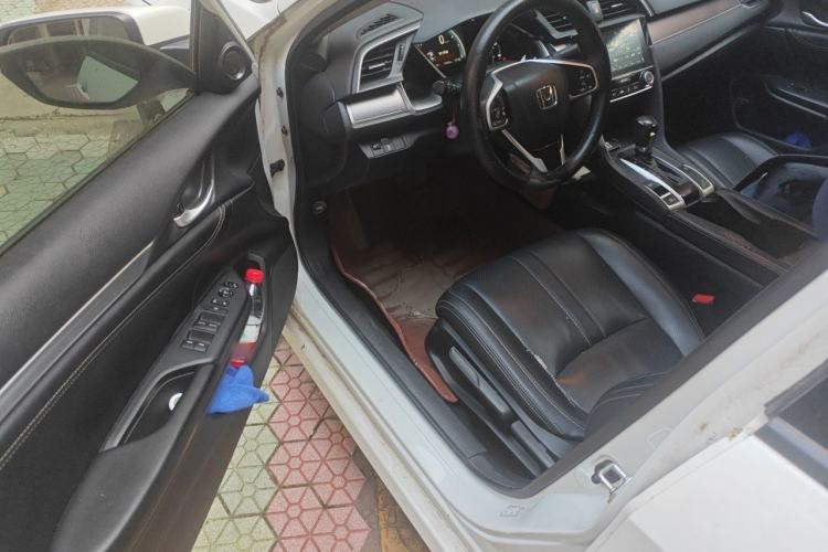 Used Honda Civic 2016 220TURBO CVT Luxury Edition Driver Seat