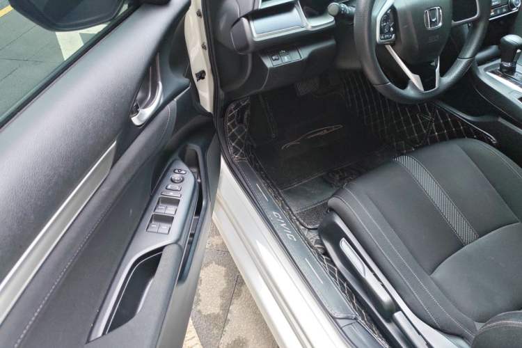 Used Honda Civic 2016 220TURBO CVT Luxury Edition Driver Seat