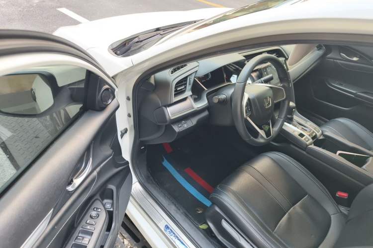 Used Honda Civic 2016 220TURBO CVT Luxury Edition Driver Seat