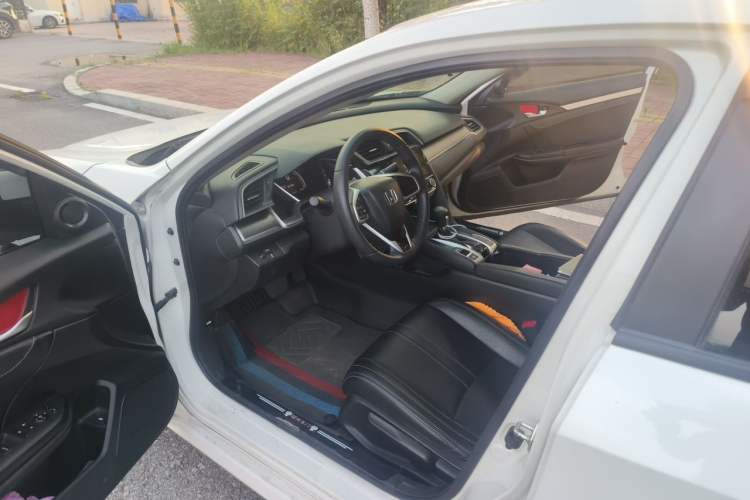 Used Honda Civic 2016 220TURBO CVT Luxury Edition Driver Seat
