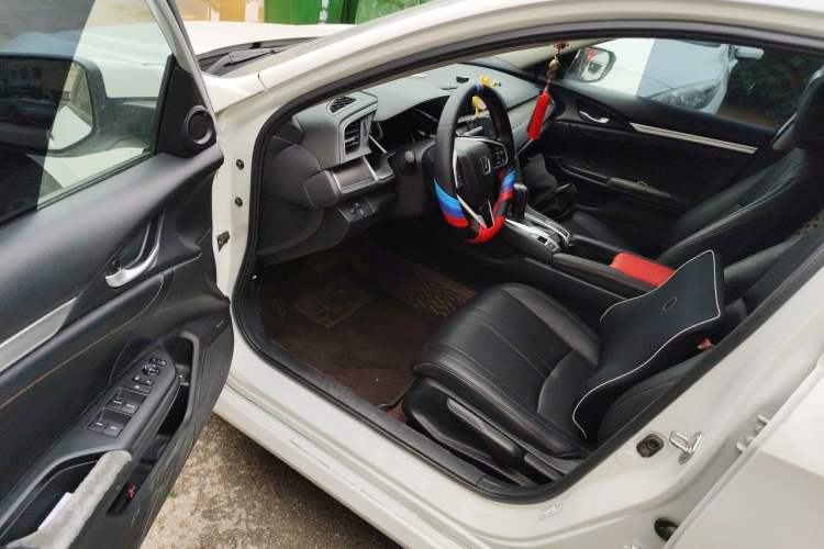 Used Honda Civic 2016 220TURBO CVT Luxury Edition Driver Seat