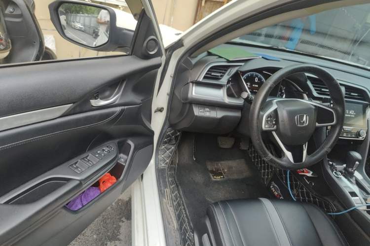 Used Honda Civic 2016 220TURBO CVT Luxury Edition Driver Seat