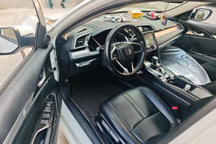 Used Honda Civic 2016 220TURBO CVT Luxury Edition Driver Seat