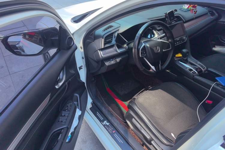 Used Honda Civic 2016 220TURBO CVT Luxury Edition Driver Seat