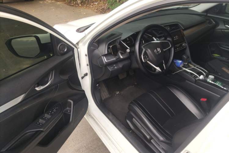 Used Honda Civic 2016 220TURBO CVT Luxury Edition Driver Seat