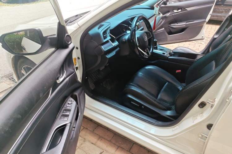 Used Honda Civic 2016 220TURBO CVT Prestige Edition Driver Seat
