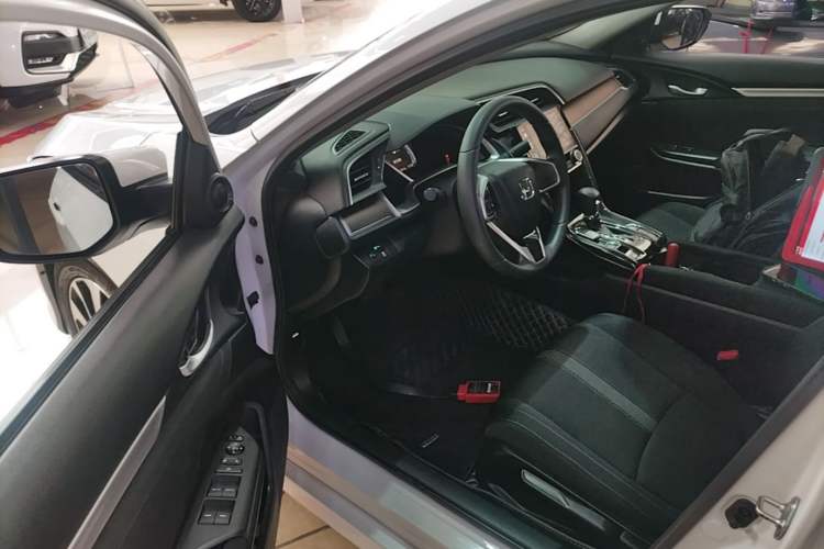 Used Honda Civic 2016 220TURBO CVT Luxury Edition Driver Seat