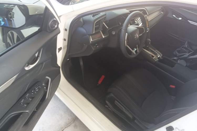 Used Honda Civic 2016 220TURBO CVT Luxury Edition Driver Seat