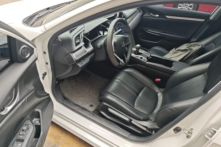 Used Honda Civic 2016 220TURBO Manual Luxury Edition Driver Seat