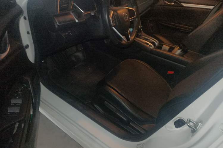 Used Honda Civic 2016 220TURBO CVT Luxury Edition Driver Seat