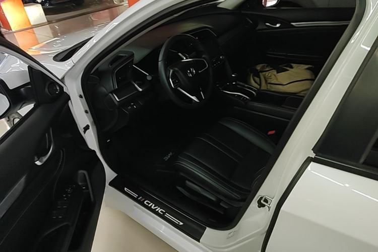 Used Honda Civic 2016 220TURBO Manual Luxury Edition Driver Seat