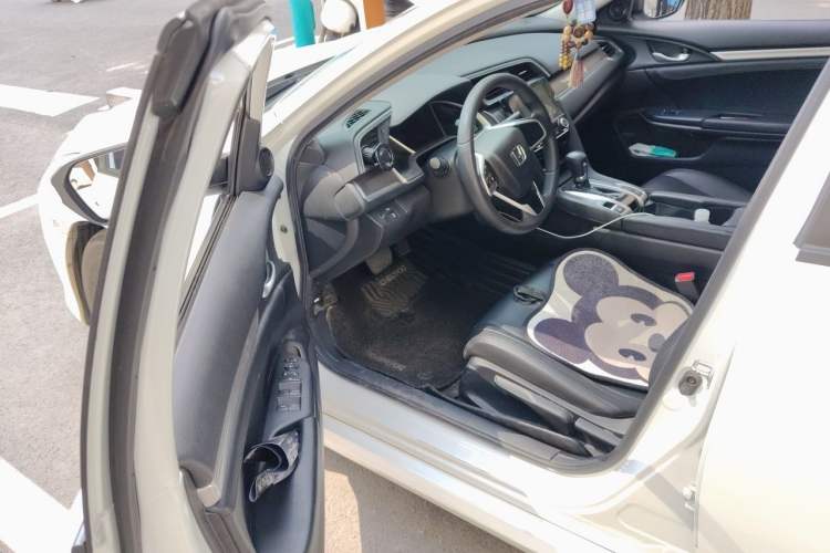 Used Honda Civic 2016 220TURBO CVT Luxury Edition Driver Seat