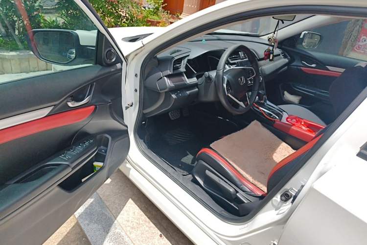 Used Honda Civic 2016 220TURBO CVT Luxury Edition Driver Seat