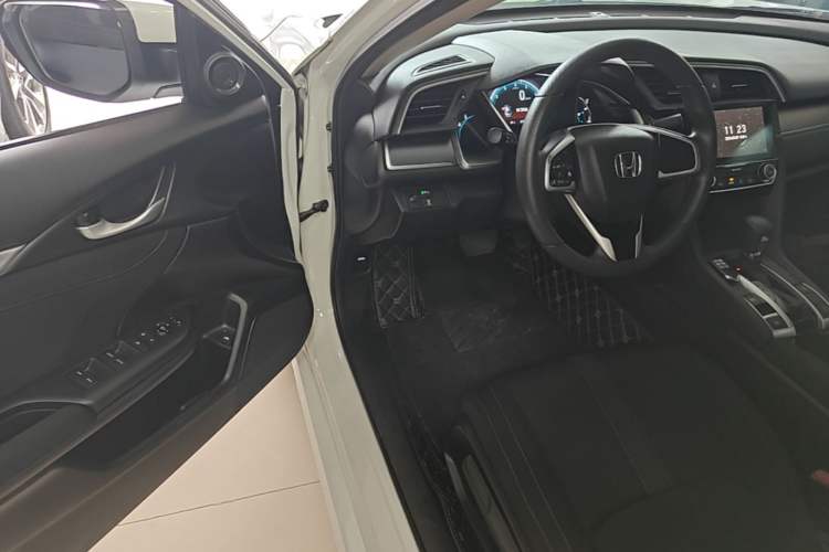 Used Honda Civic 2016 220TURBO CVT Luxury Edition Driver Seat