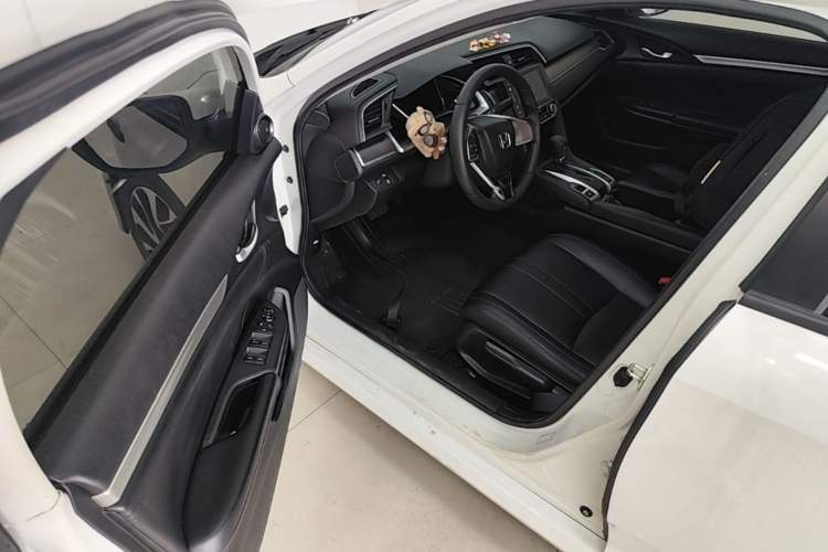 Used Honda Civic 2016 220TURBO CVT Luxury Edition Driver Seat