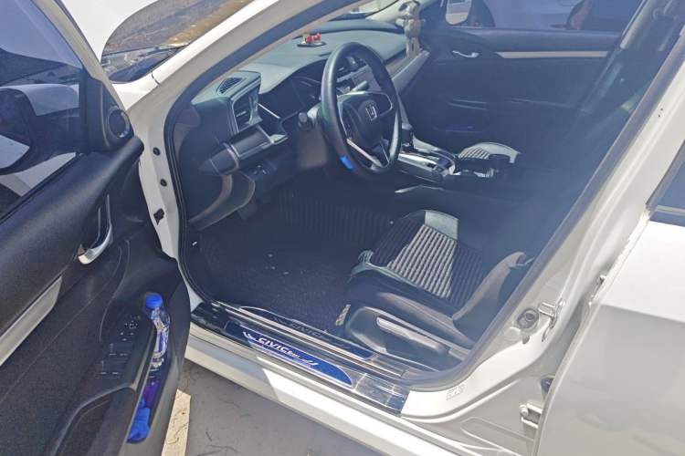 Used Honda Civic 2016 220TURBO CVT Luxury Edition Driver Seat