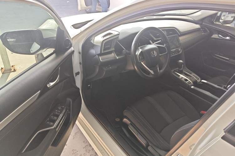 Used Honda Civic 2016 220TURBO CVT Luxury Edition Driver Seat