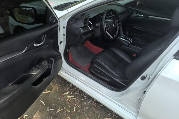 Used Honda Civic 2016 220TURBO CVT Prestige Edition Driver Seat
