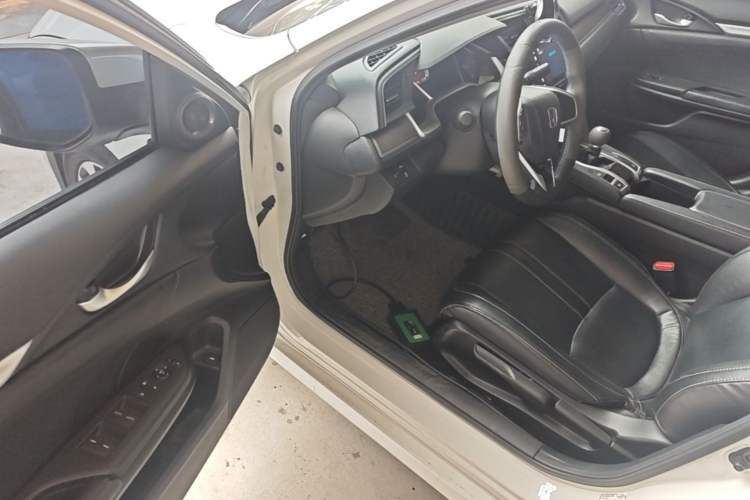 Used Honda Civic 2016 220TURBO Manual Luxury Edition Driver Seat