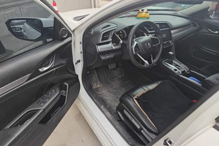 Used Honda Civic 2016 220TURBO CVT Luxury Edition Driver Seat