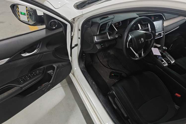 Used Honda Civic 2016 220TURBO Manual Luxury Edition Driver Seat