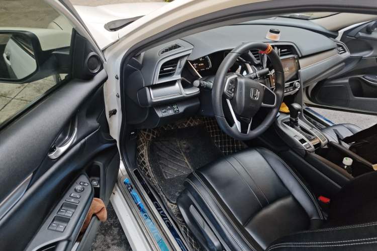 Used Honda Civic 2016 220TURBO CVT Luxury Edition Driver Seat