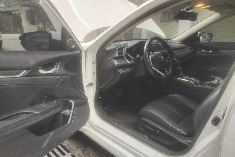 Used Honda Civic 2016 220TURBO CVT Prestige Edition Driver Seat