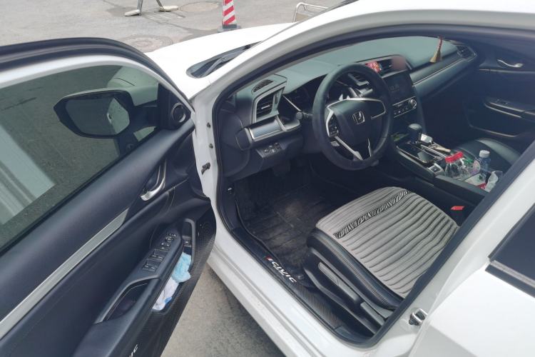 Used Honda Civic 2016 220TURBO CVT Luxury Edition Driver Seat