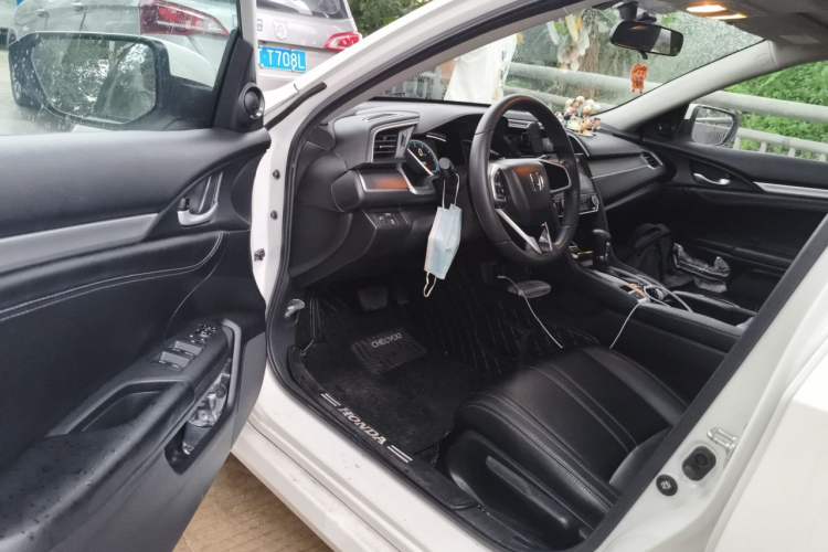 Used Honda Civic 2016 220TURBO CVT Luxury Edition Driver Seat
