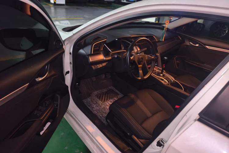 Used Honda Civic 2016 220TURBO Manual Luxury Edition Driver Seat