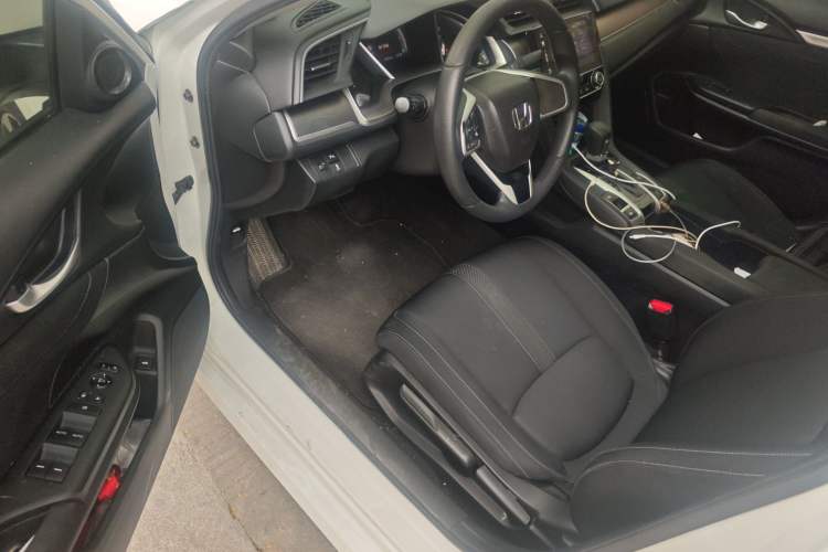 Used Honda Civic 2016 220TURBO CVT Luxury Edition Driver Seat