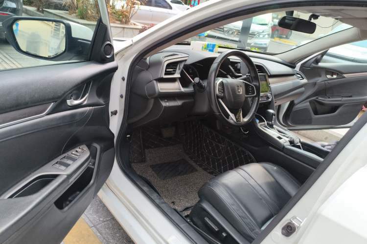 Used Honda Civic 2016 220TURBO CVT Prestige Edition Driver Seat
