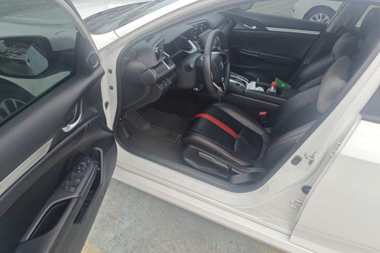 Used Honda Civic 2016 220TURBO CVT Luxury Edition Driver Seat