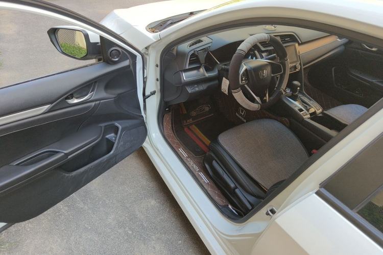 Used Honda Civic 2016 220TURBO CVT Luxury Edition Driver Seat