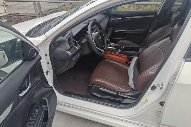 Used Honda Civic 2016 220TURBO CVT Luxury Edition Driver Seat